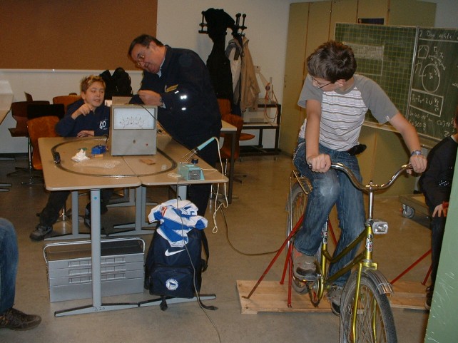 Modellbahnen können auf den Stammtisch-Terminen auch mit dem Fahrraddynamo angetrieben werden